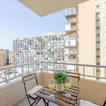 Stylish 2Bd Apt In The Centre 10 Minutes Away From The Beach
