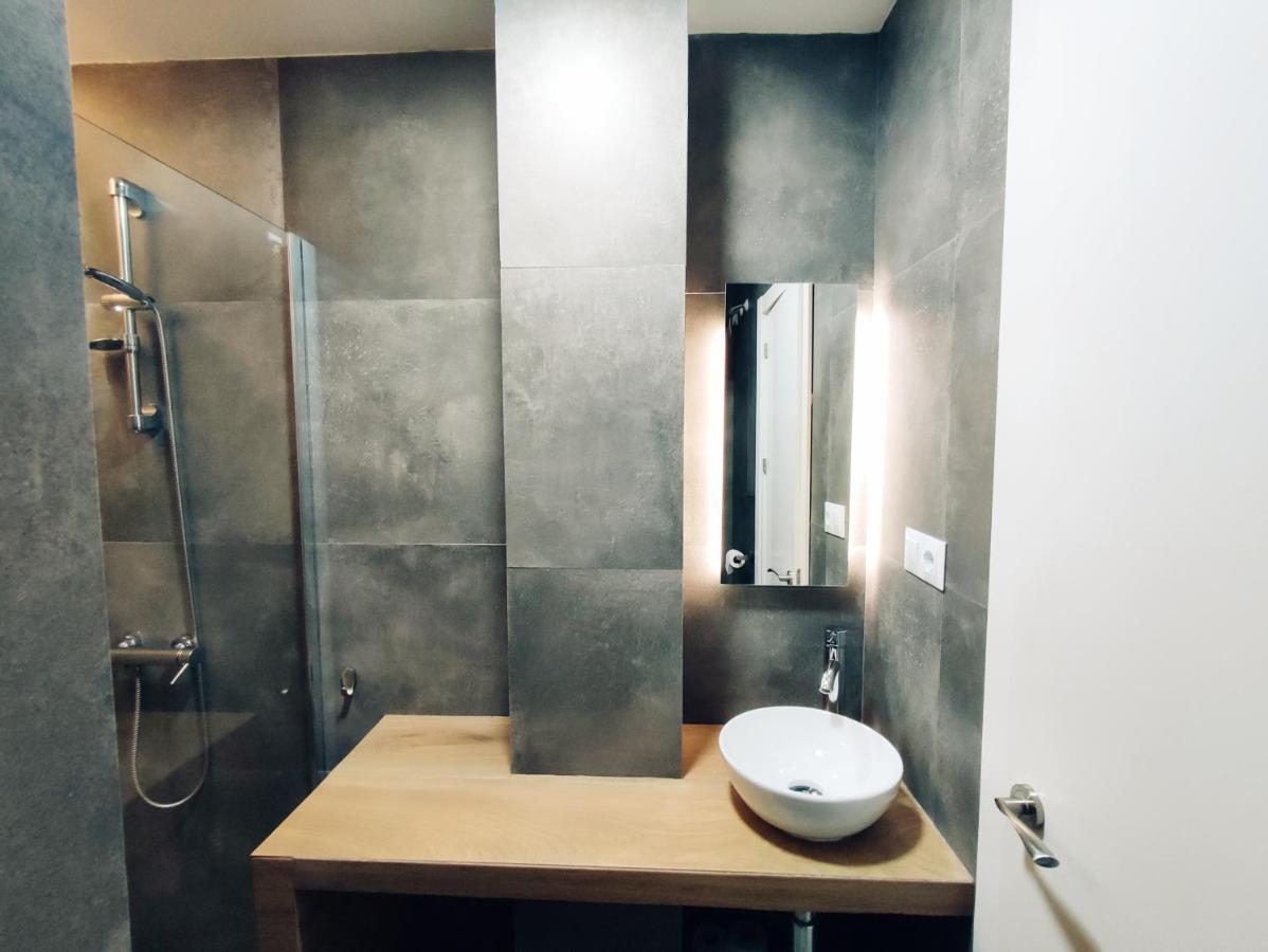 Tresbe 1 Apartment