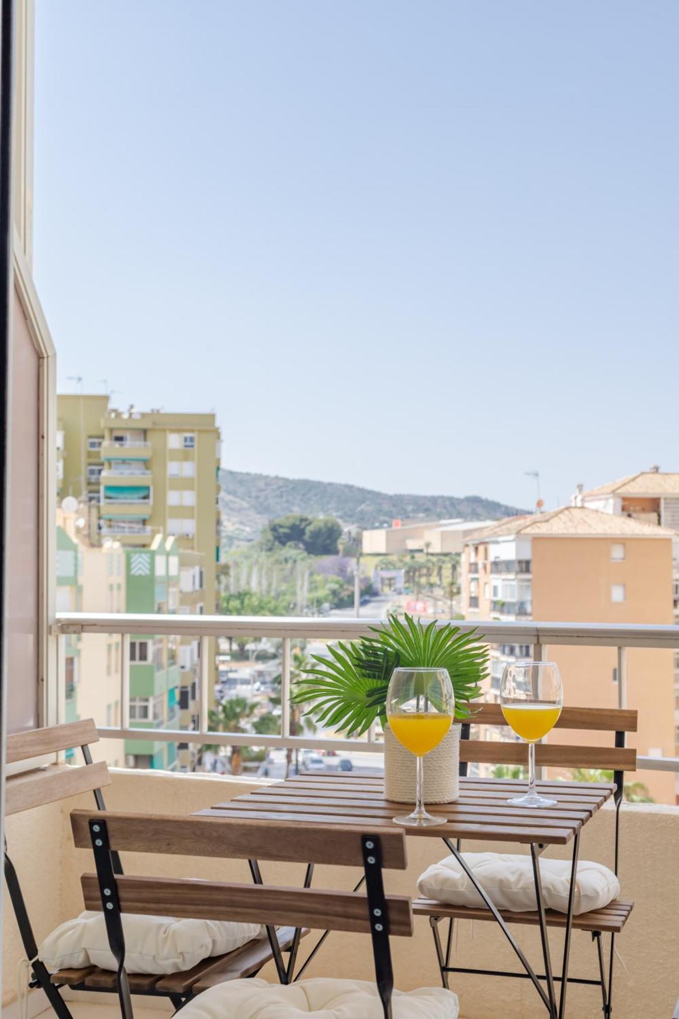 Stylish 2bd In The Centre 10 Minutes Away From The *