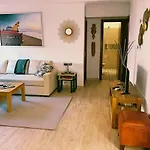 Town House With Patio In Quiet Residential Area 10 Min From Beach