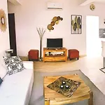 Town House With Patio In Quiet Residential Area 10 Min From Beach