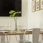 Apt Boutique - La Estrella