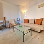 Confortable Apartamento En El Centro De Torremolinos Con Parking