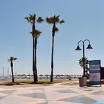Luminoso Apartamento De 3 Dormitorios A Pie De Playa En Torremolinos