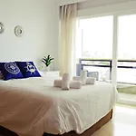 Luminoso Apartamento De 3 Dormitorios A Pie De Playa En Torremolinos