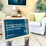 Amplia Terraza Con Maravillosas Vistas Muy Cerca De La Playa