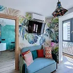 Alhambra Deco Homtels