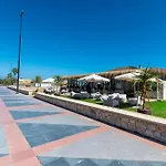 Luxury Beachfront 3Br In Nereidas With Pools Spa Gym