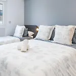 Holiday Rental Apartment With Terrace Attic Views