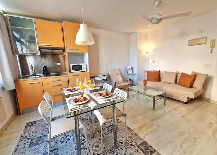 Confortable Apartamento En El Centro De Torremolinos Con Parking