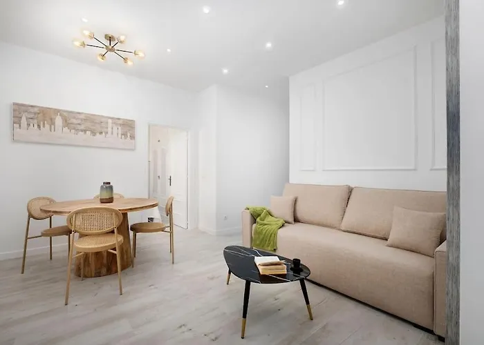 Newly Refurbished Modern 2-Bed Apartment In Heart Of Torremolinos