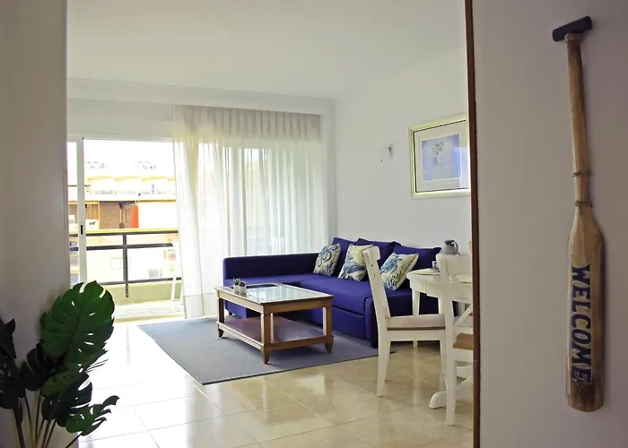 Luminoso Apartamento De 3 Dormitorios A Pie De Playa En Torremolinos