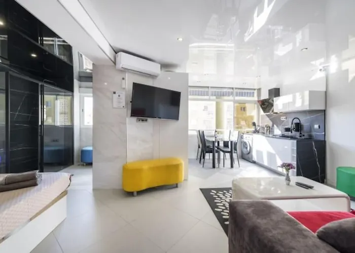 True Colours Apartment , City Center Torremolinos By Namaste Elite