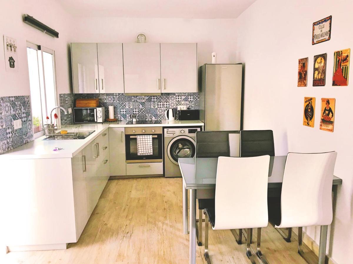 Chalet Town House With Patio In Quiet Residential Area 10 Min From Torremolinos