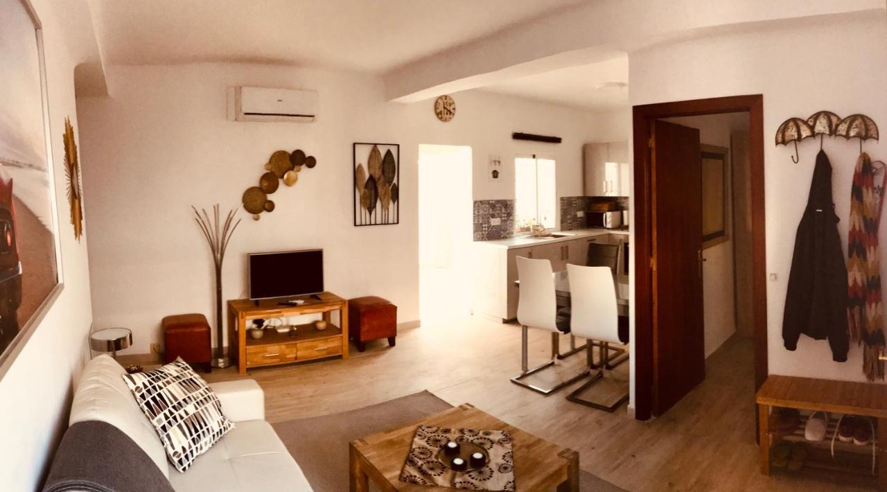 Chalet Town House With Patio In Quiet Residential Area 10 Min From