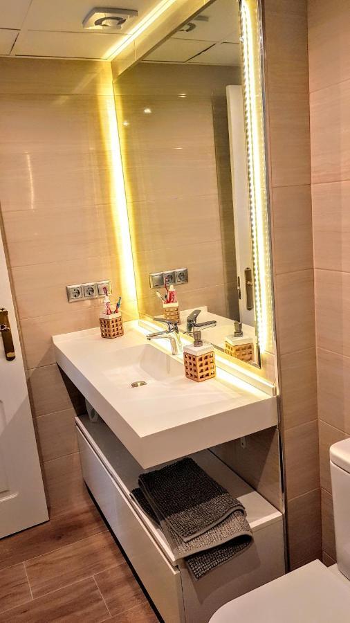 Impresionante Primera Línea De Playa, Bajondillo Apartamento