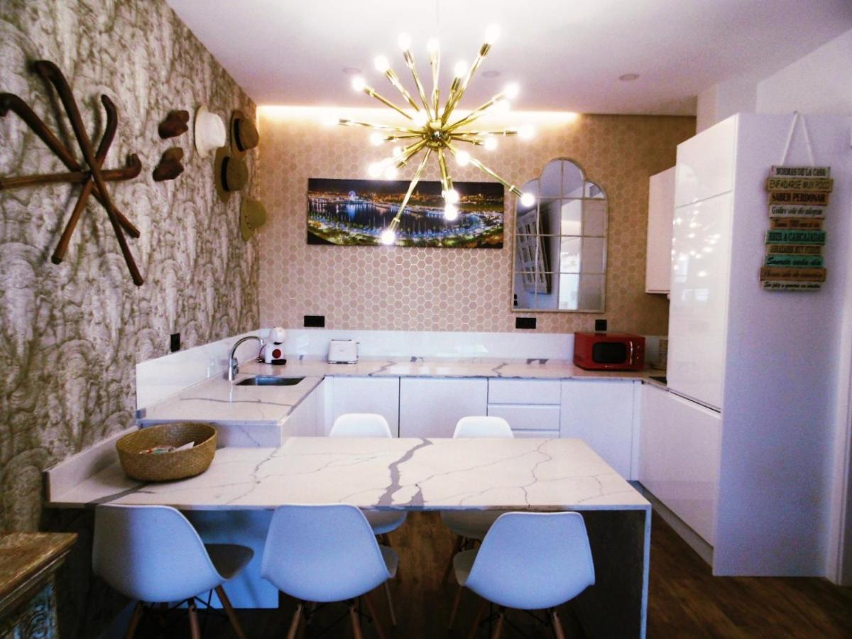 Lola Y Manuela En Primera Linea Playa Carihuela Con Excelente Terraza-jardin De 80 M2 Frente Al Mar Con Aparcamiento Privado Ideal Descansar Oyendo Olas Del Mar Torremolinos