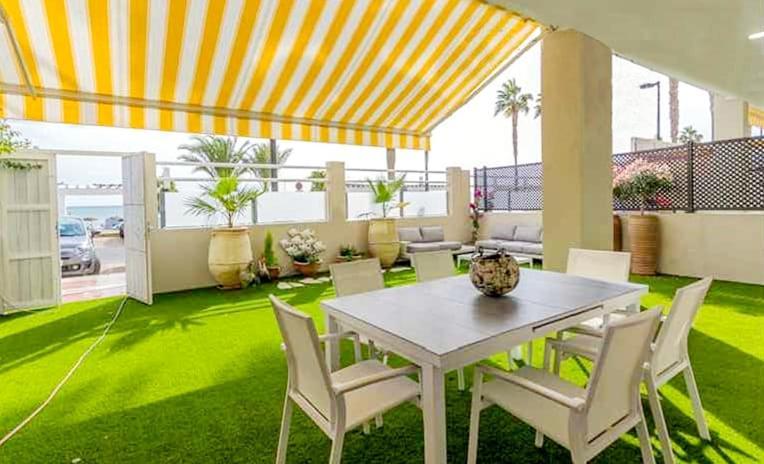 Appartement Lola Y Manuela En Primera Linea Playa Carihuela Con Excelente Terraza-jardin De 80 M2 Frente Al Mar Con Aparcamiento Privado Ideal Descansar Oyendo Olas Del Mar