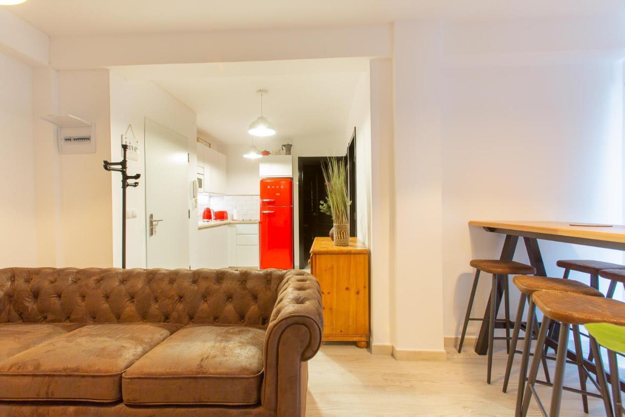 Vintage Movie The Luxury By Namaste Elite Apartment *