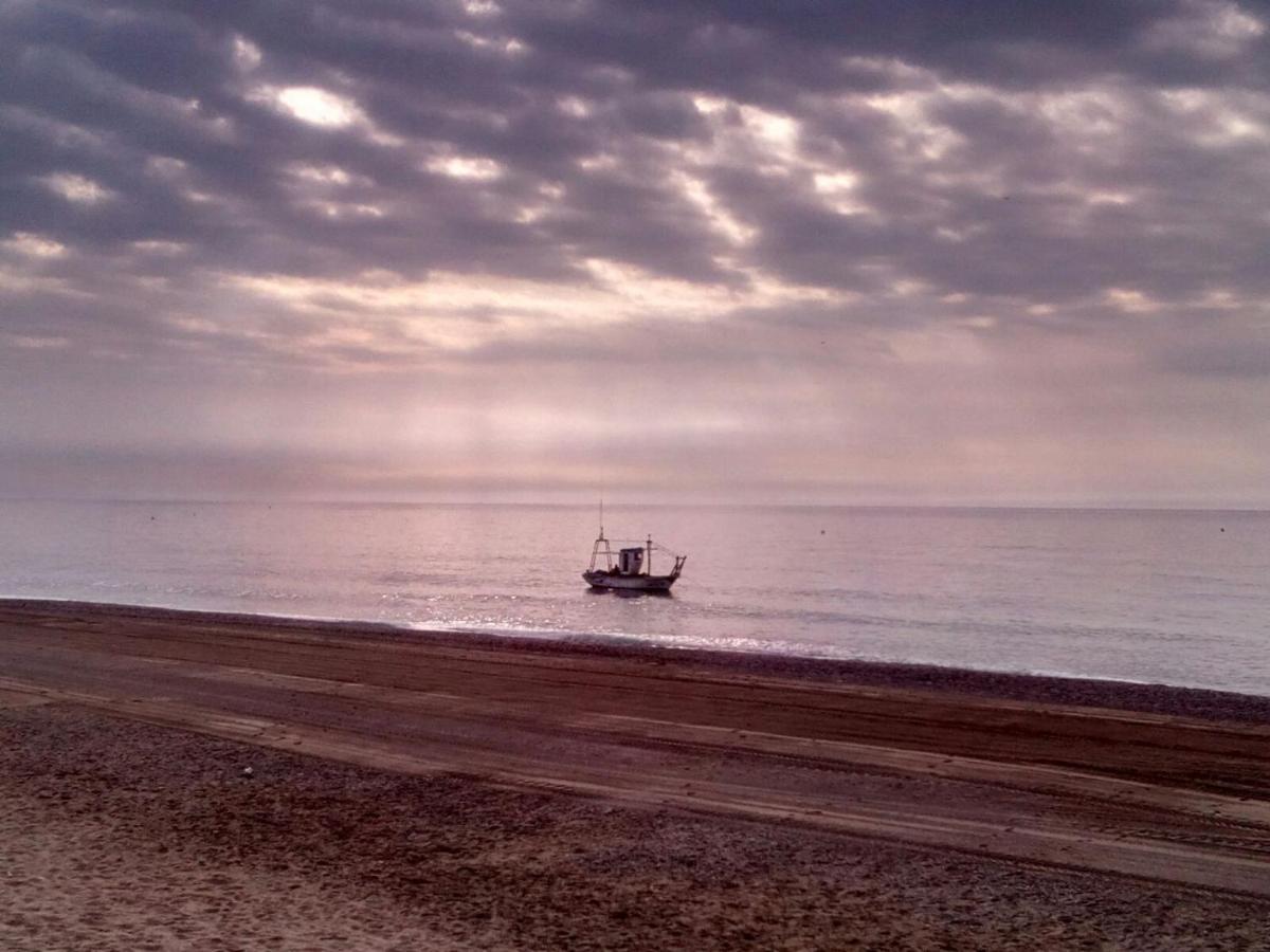 Junto Al Mar