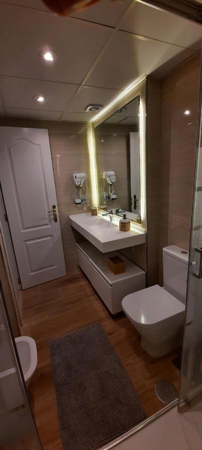 Impresionante Primera Línea De Playa, Bajondillo Apartamento