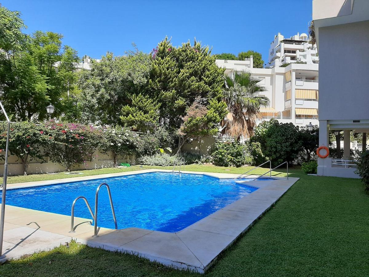 Lola Y Manuela En Primera Linea Playa Carihuela Con Excelente Terraza-jardin De 80 M2 Frente Al Mar Con Aparcamiento Privado Ideal Descansar Oyendo Olas Del Mar * Torremolinos