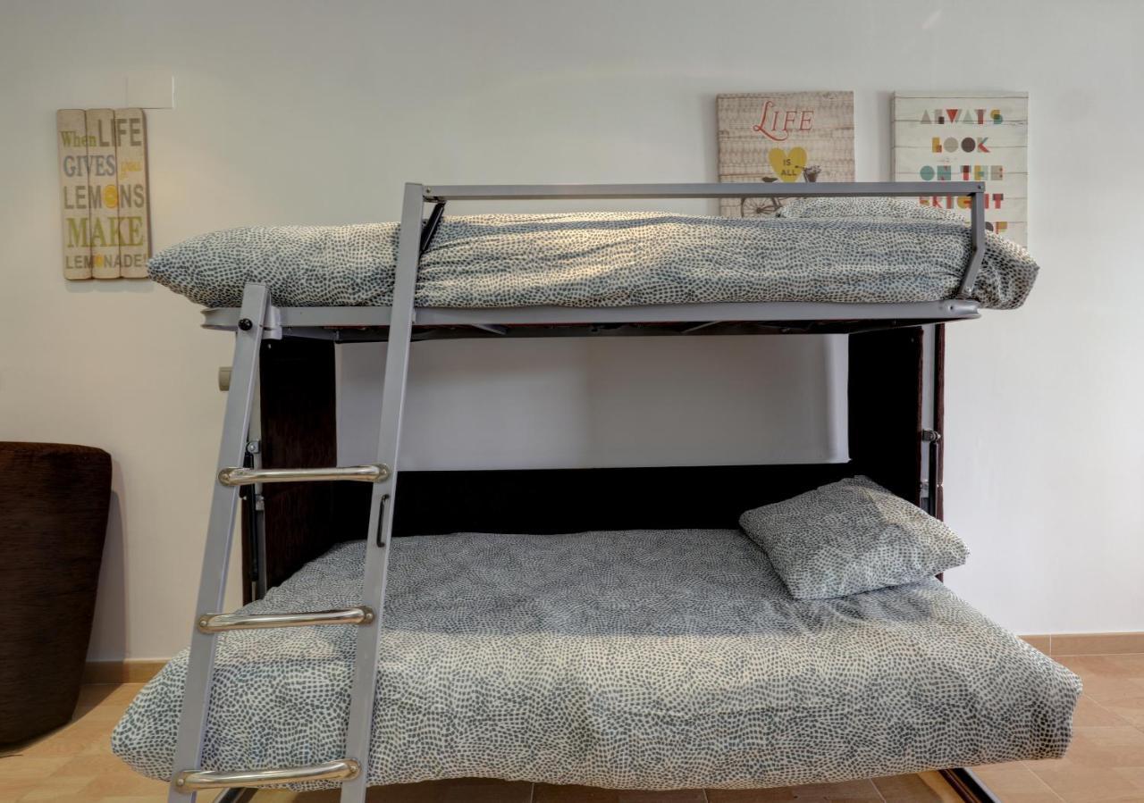 071 - Beachside Studio Perfect For A Family Getaway Apartment *