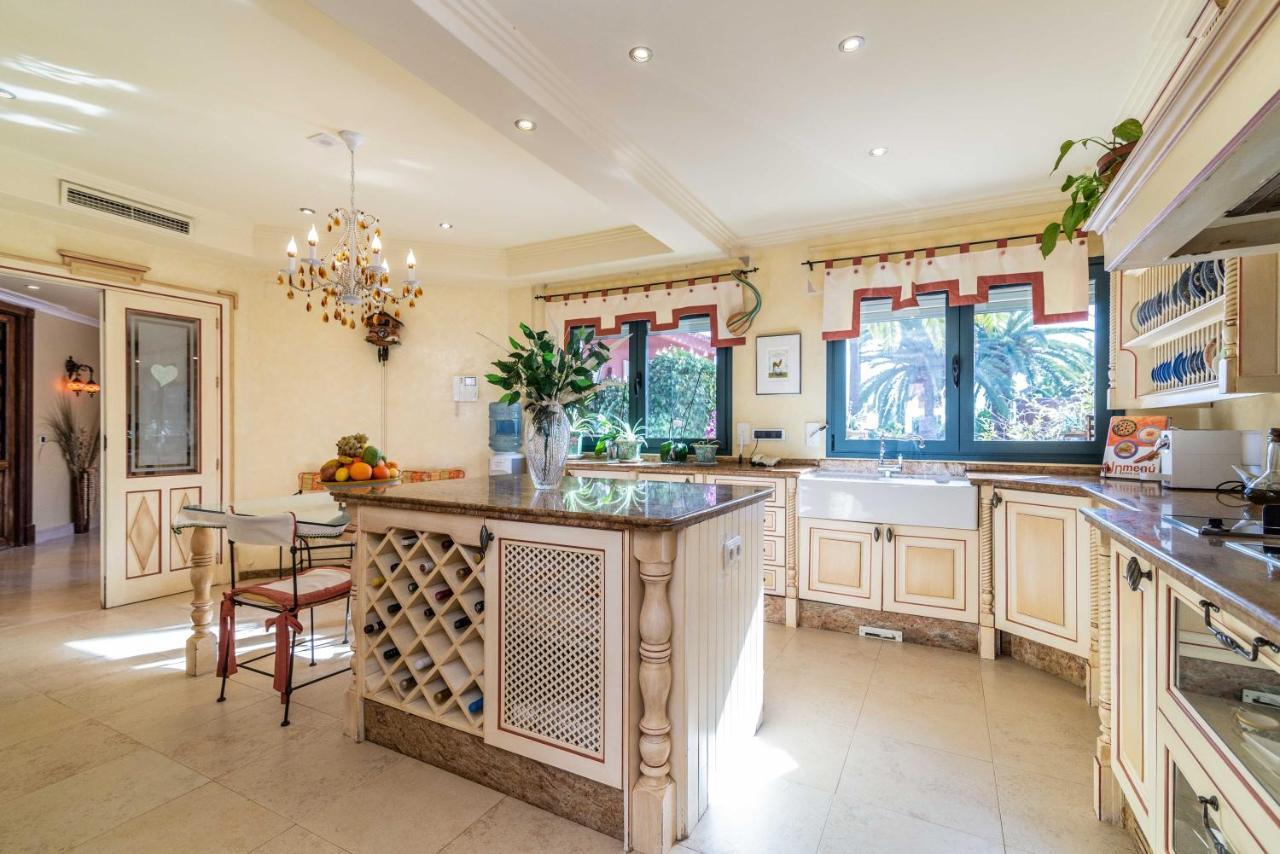 Olivar - 5 Bdr Dream Pool/jacuzzi/golf/bbq Villa