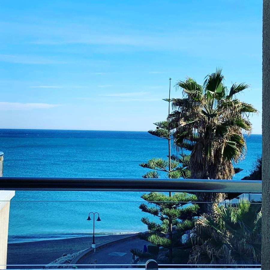 Apartment La Roca Chica First Line Bajondillo & Cosy