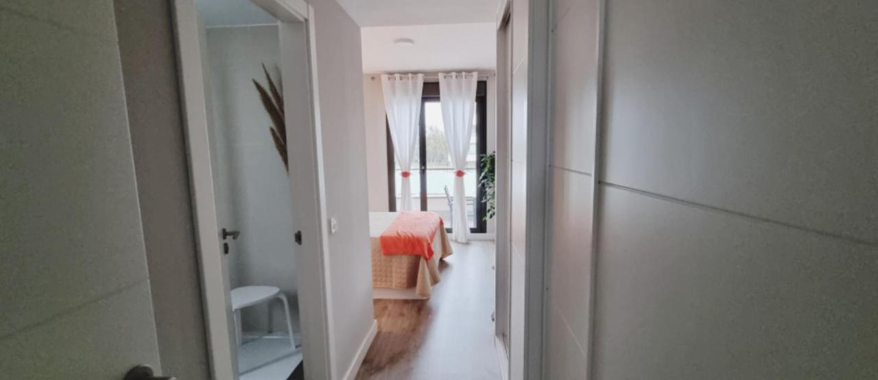 Apartment Excellent Location- Beach, Pool, Telework, 2 Bikes, Parking & Wifi Gratis At 