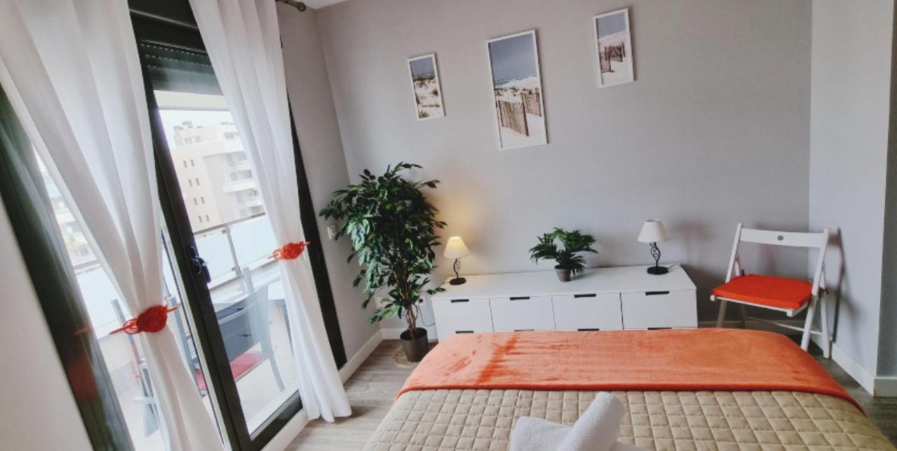 Excellent Location- Beach, Pool, Telework, 2 Bikes, Parking & Wifi Gratis At 