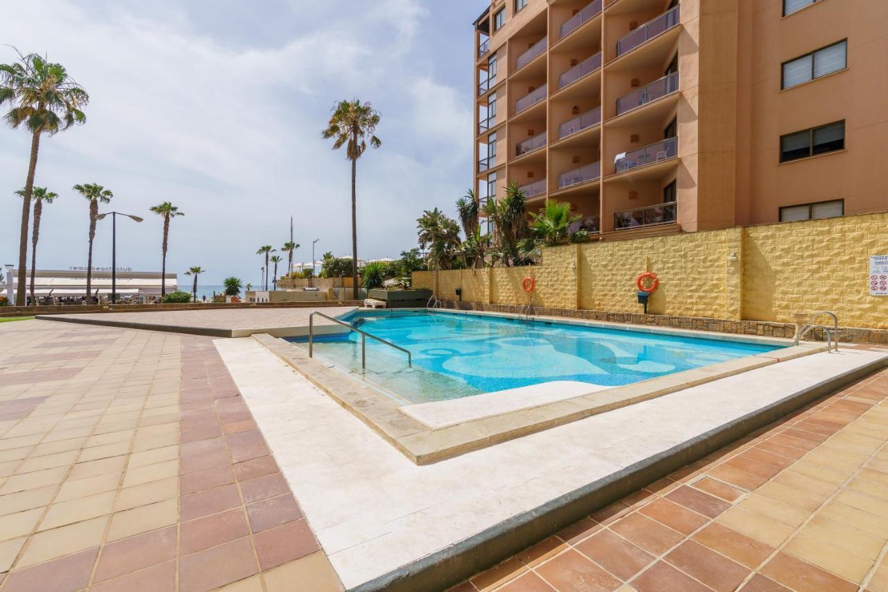 First Line , Cosy And Comfortable + Swimming Pool Apartment *