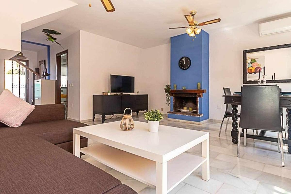 Holiday home 797 Holiday - Adosado Para 6 A 1 Min De La Playa Carihuela