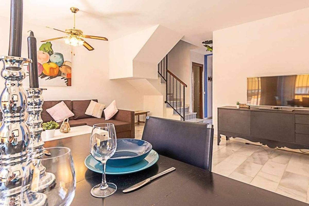 Holiday home 797 Holiday - Adosado Para 6 A 1 Min De La Playa Carihuela