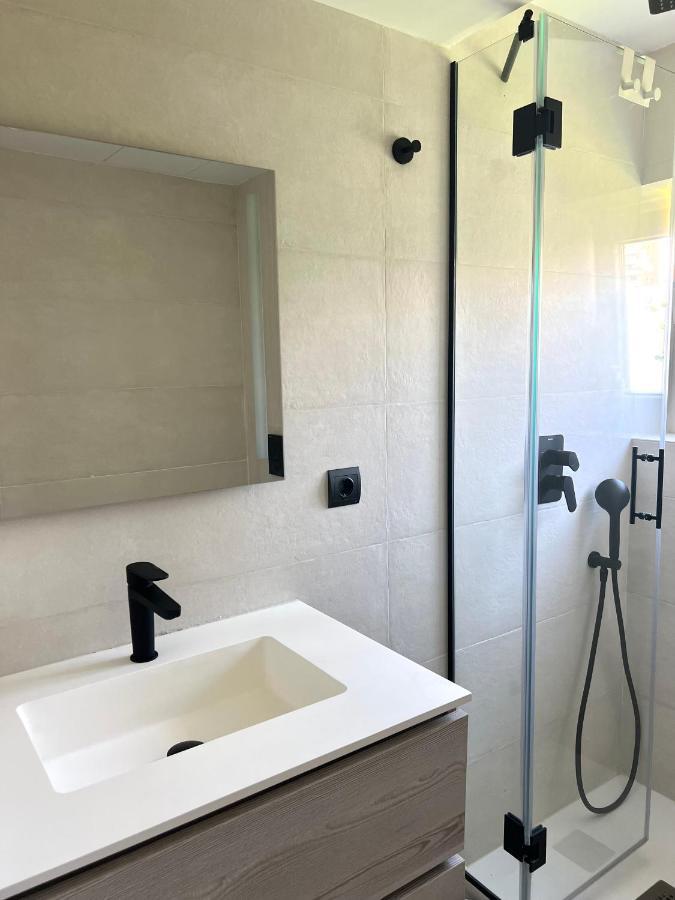 Modern 3 Bedroom Situated In Luxury Beachfront Gated Community Appartement Torremolinos