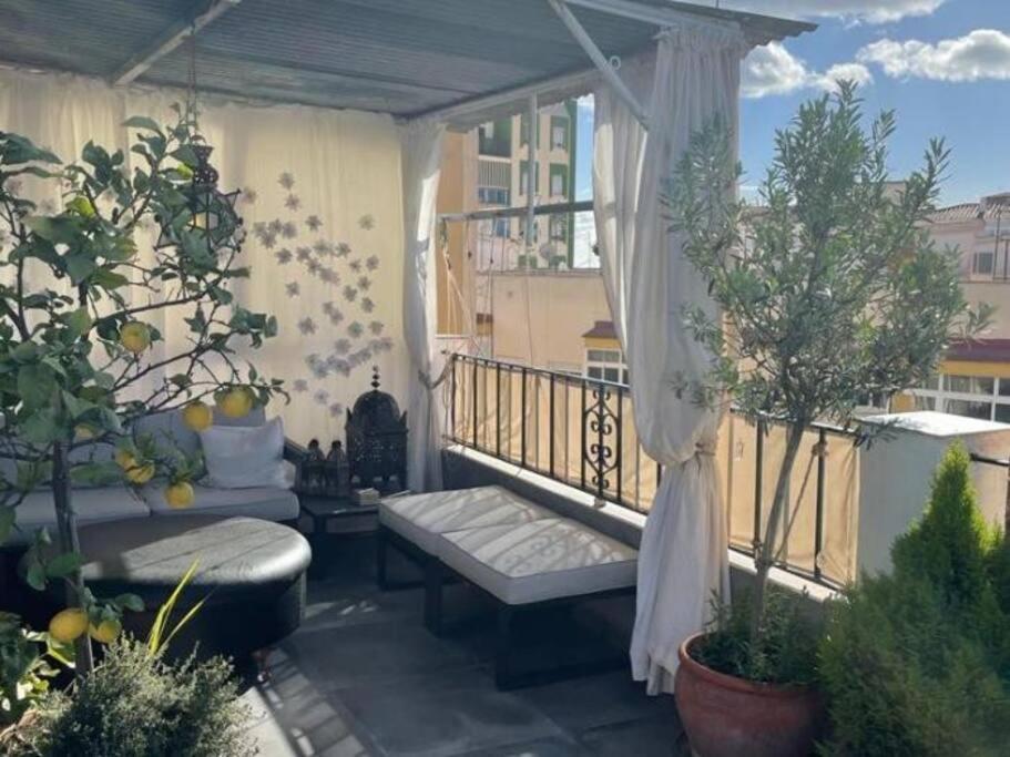 Sol Radiante Attic Studio, Designer-style Studio With Top-tier Amenities Apartment *