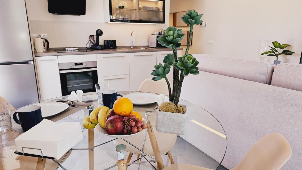 Nogalera Quintessence With Private Parking By Namaste Elite Apartment
