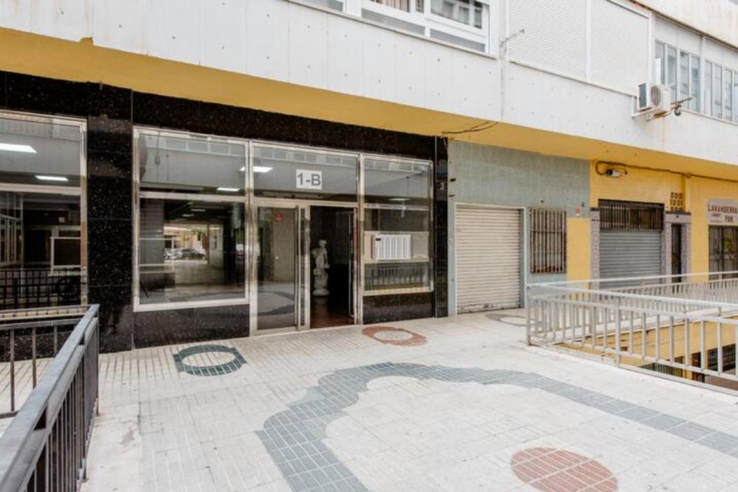 Center *