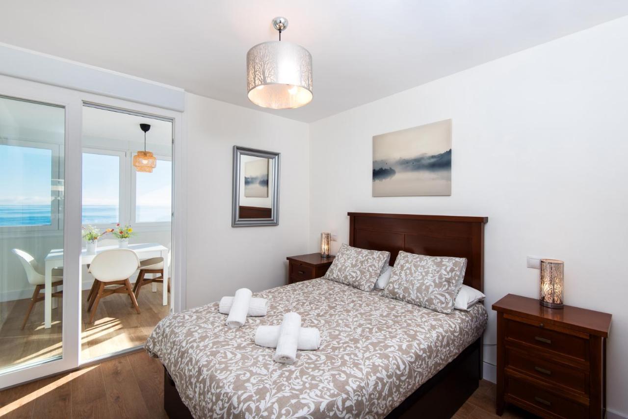 Magic Of The Ocean, Front Line In Playamar-parking, Sea Views, Pool, Tenis, Paddle, Wifi And Aircon Apartment