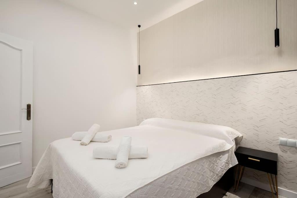 Newly Refurbished Modern 2-bed In Heart Of Apartment *