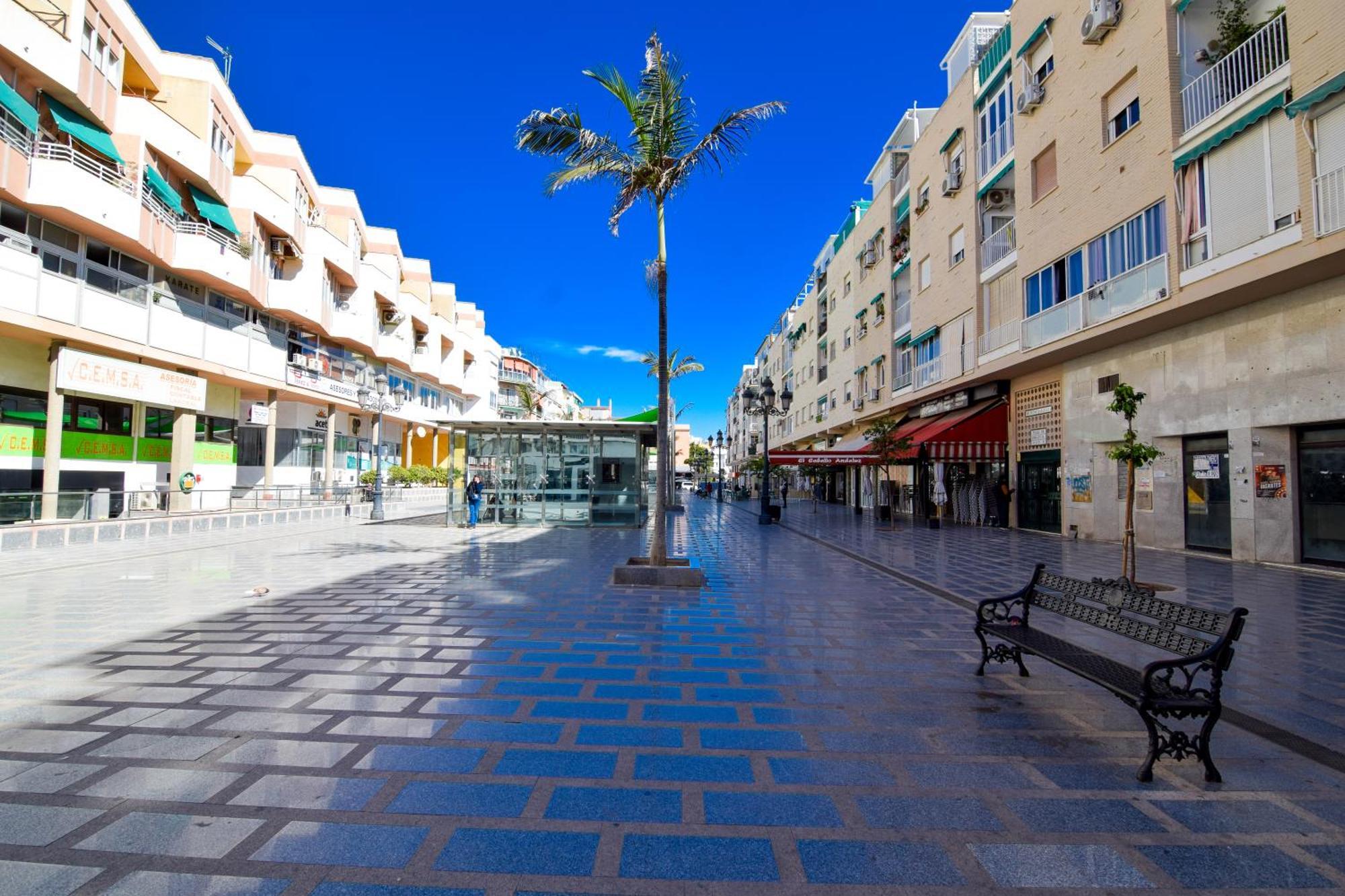 Torremolinos. Plaza De Andalucia * Torremolinos
