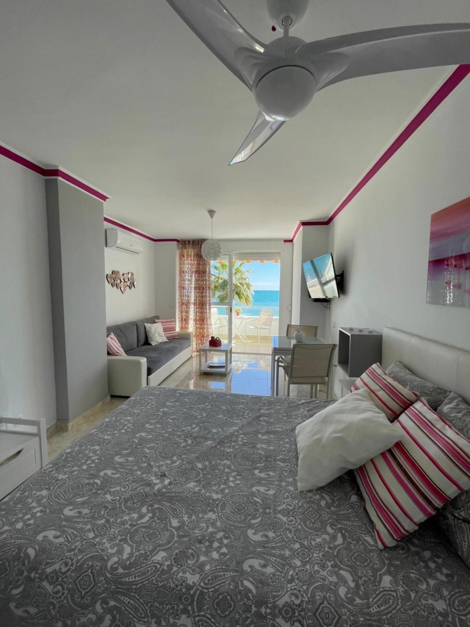 Roca Chica. - First Line Apartment Torremolinos