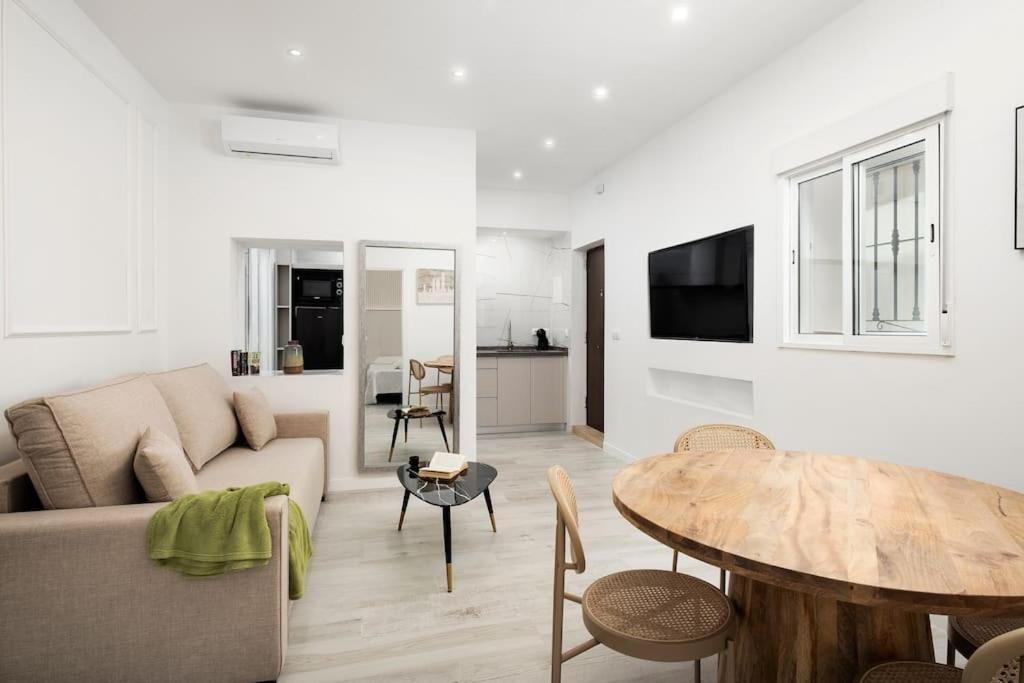 Apartment Newly Refurbished Modern 2-bed In Heart Of Torremolinos