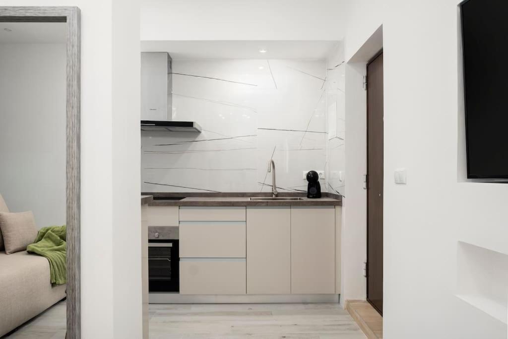Newly Refurbished Modern 2-bed In Heart Of Apartment Torremolinos