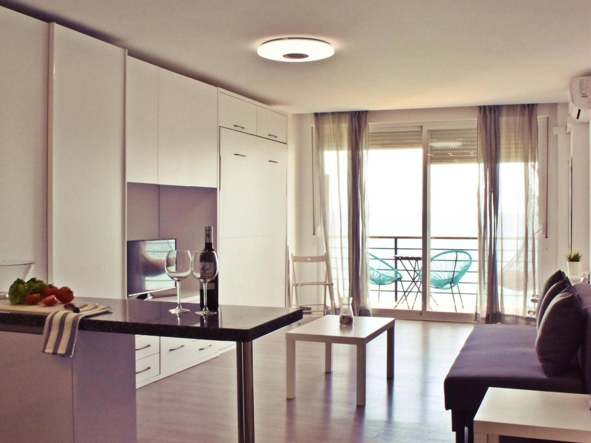 Luminoso Estudio En Castillo Santa Clara Apartment *