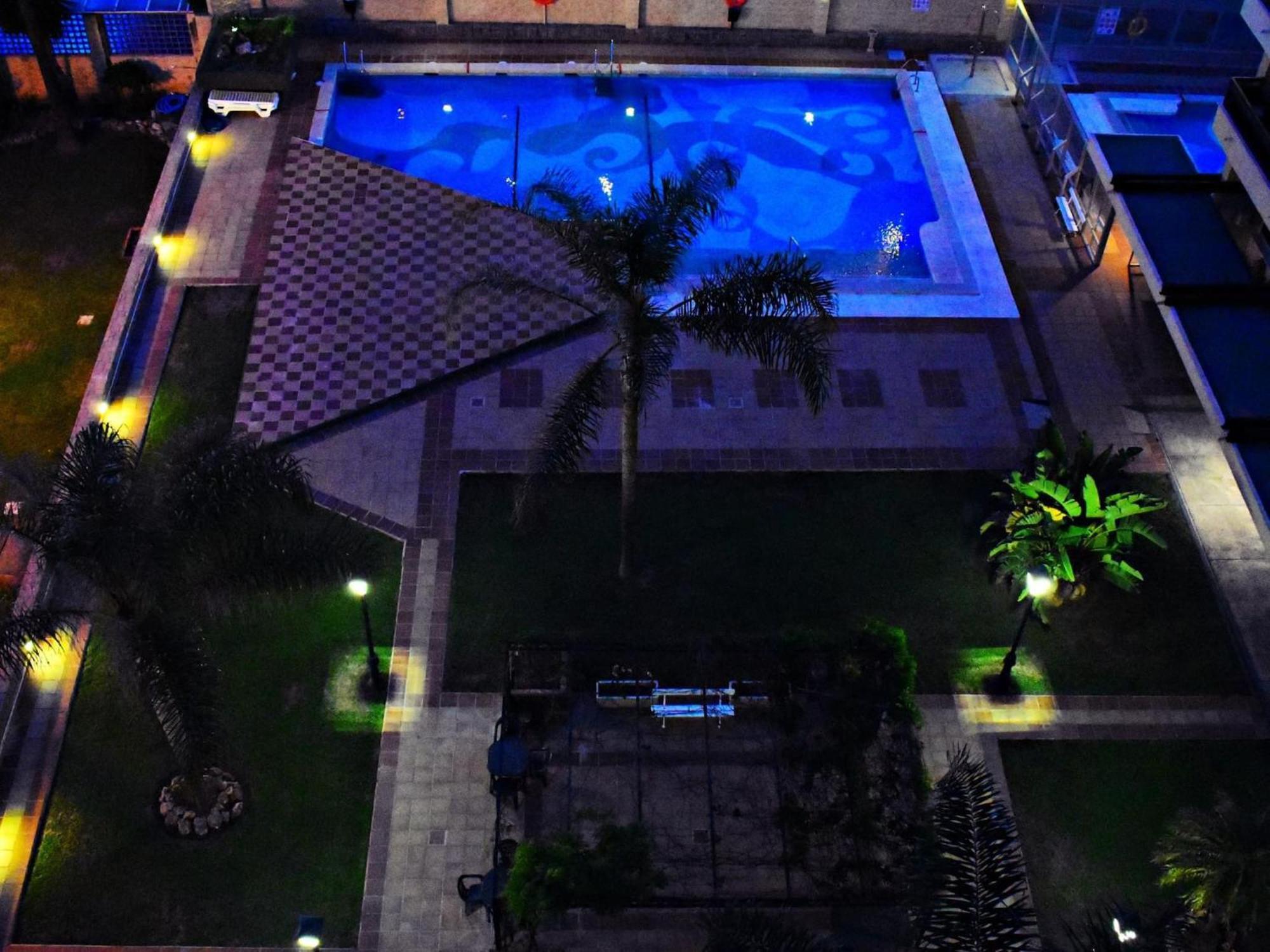 Luminoso De 3 A Pie De Playa En Apartment *