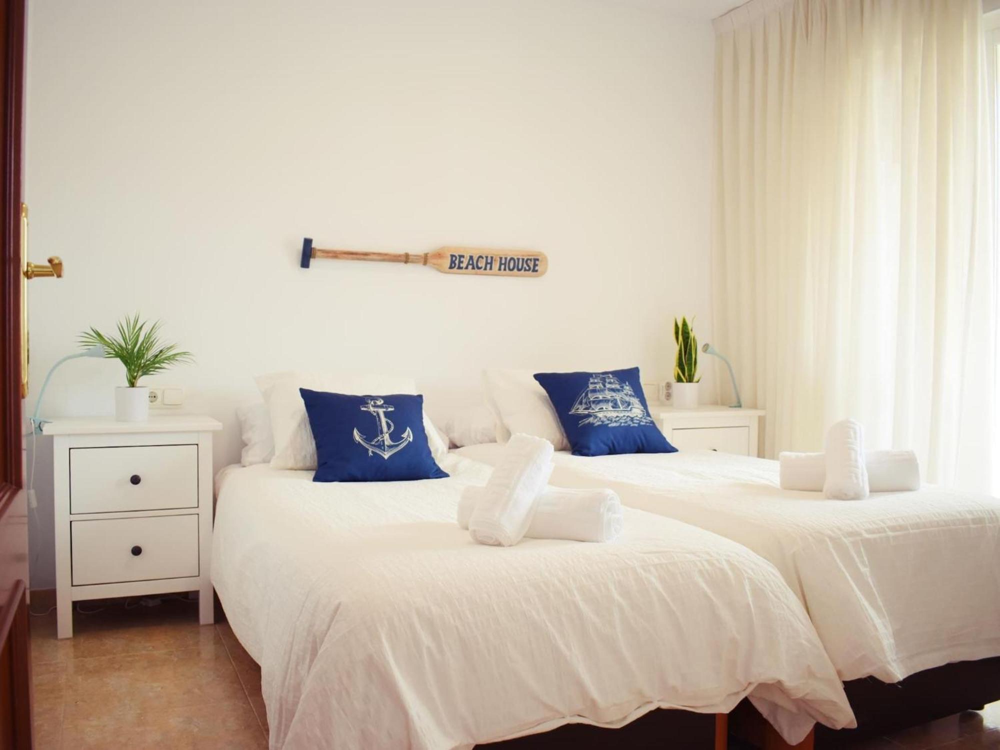 Apartment Luminoso De 3 A Pie De Playa En *