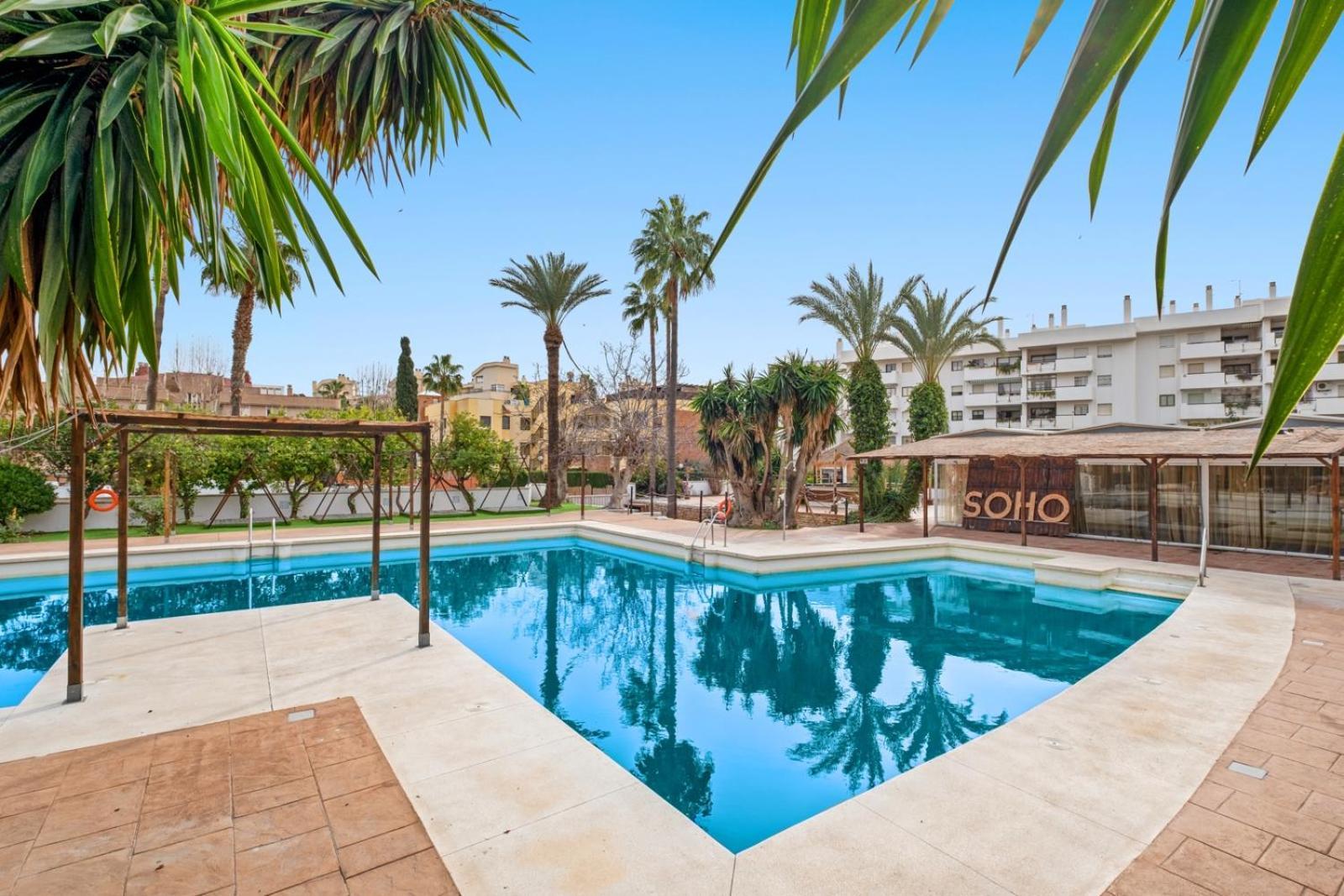 Piso Con 2 Habitaciones, 2 Terrazas Y Piscina * Torremolinos