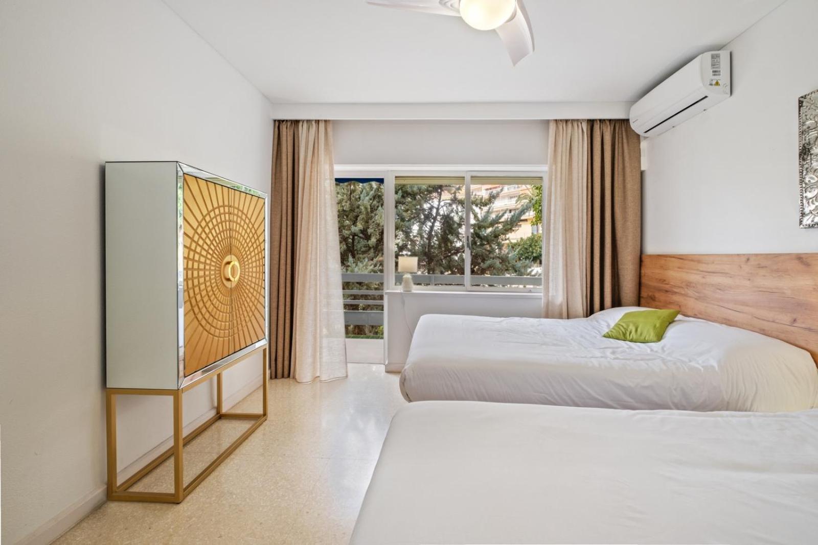 Piso Con 2 Habitaciones, 2 Terrazas Y Piscina *