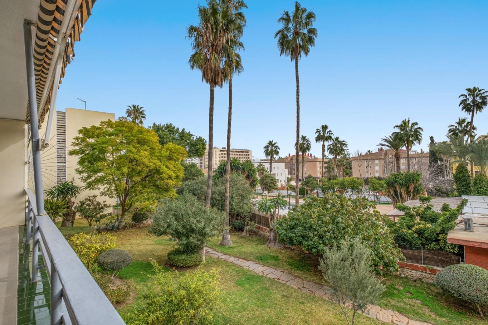 Apartamento Piso Con 2 Habitaciones, 2 Terrazas Y Piscina *